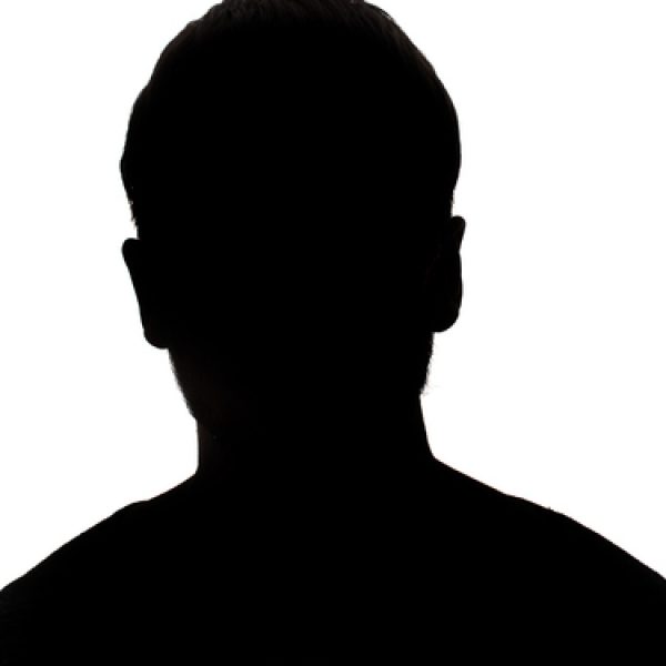 60926389-face-cachée-dans-la-personne-shadow-male-silhouette